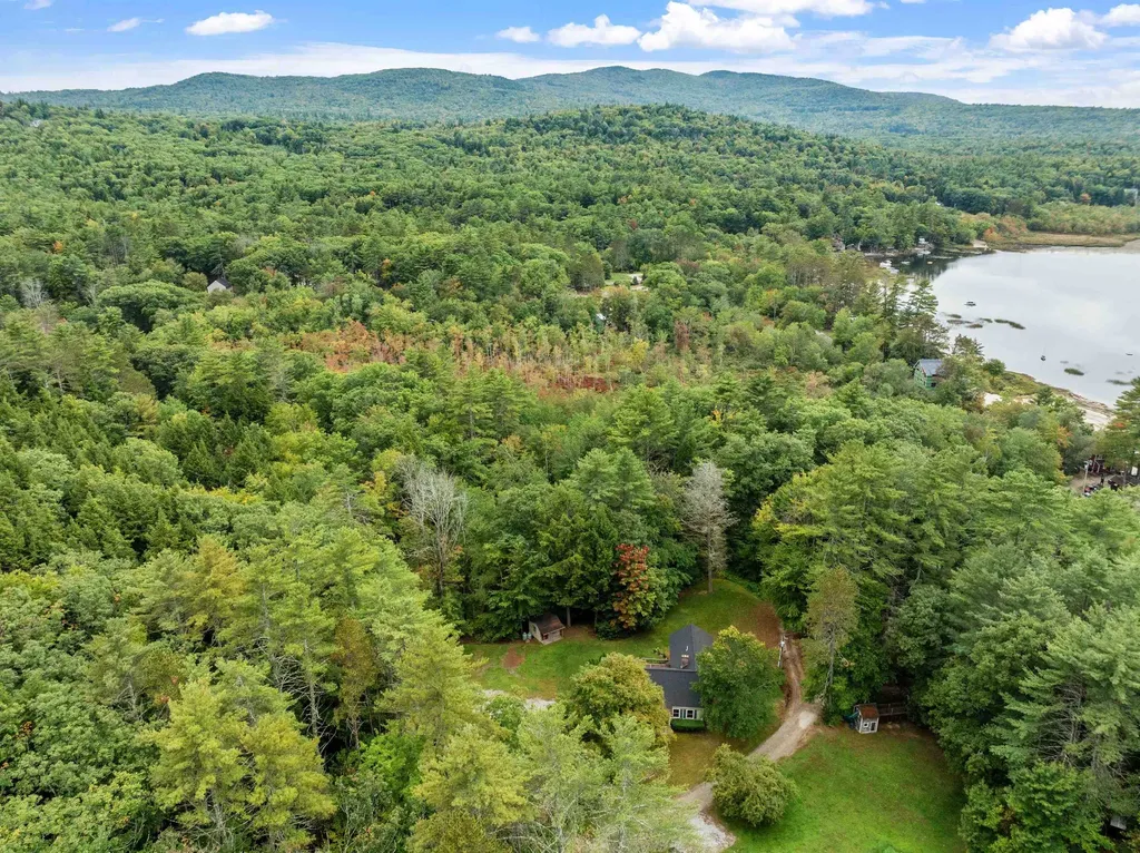 56 Davis Road Bradford NH 03221