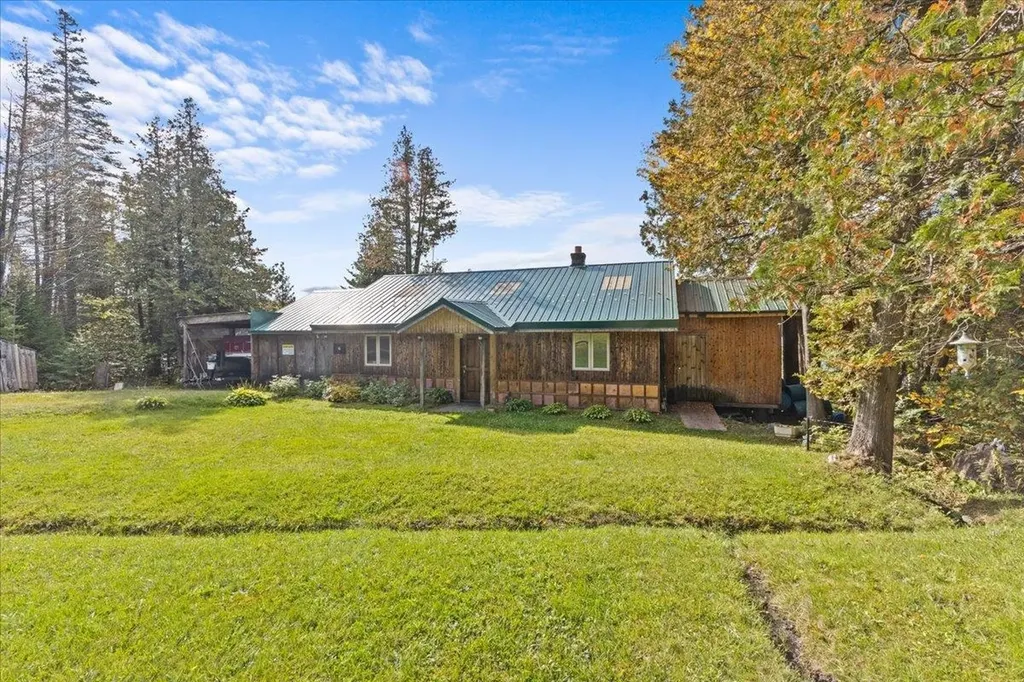 439 Daniels Pond Road Glover VT 05839