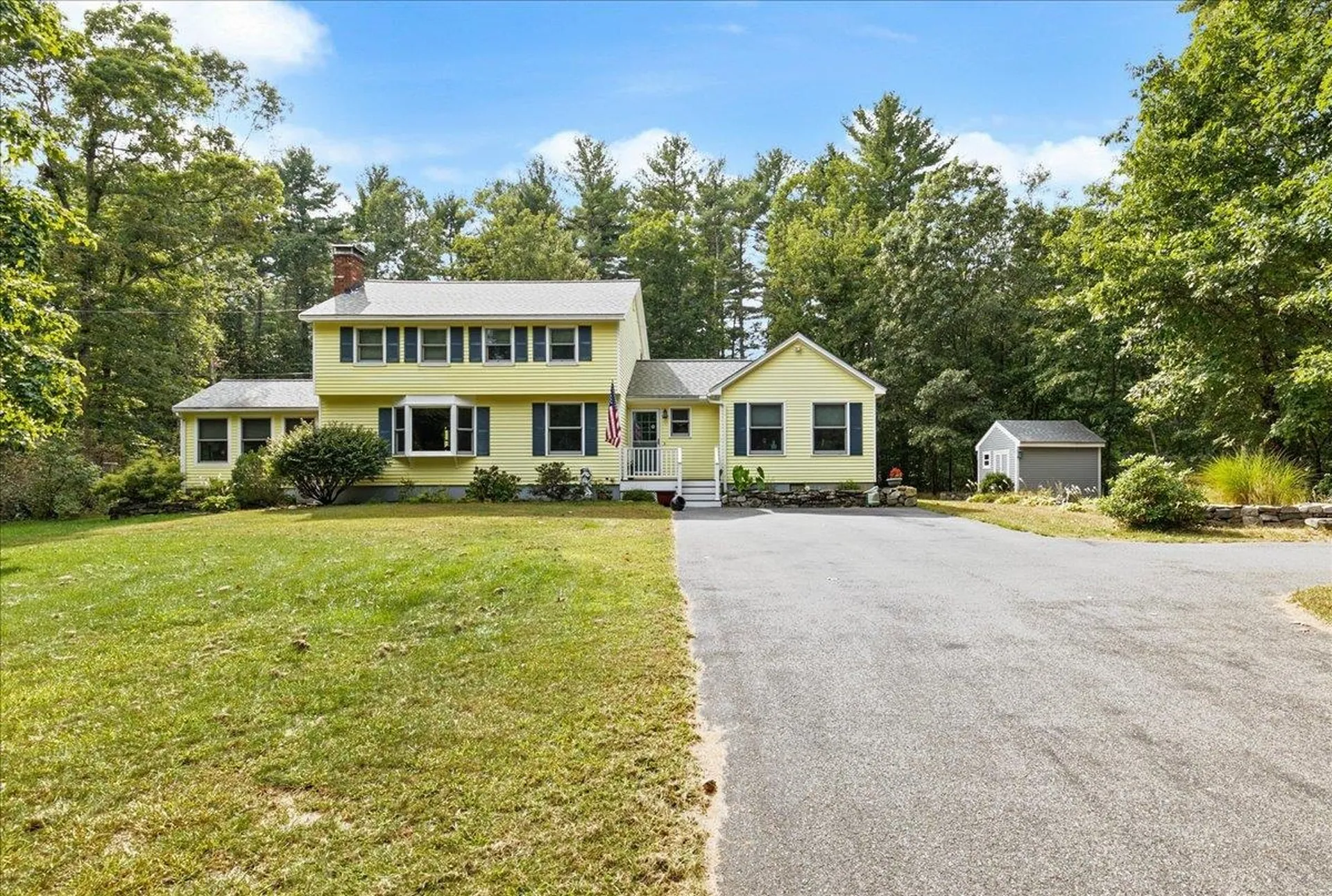 31 Pleasant Drive Londonderry NH 03053