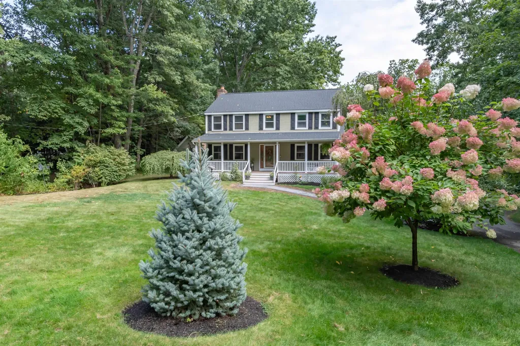 25 Teloian Drive Hudson NH 03051