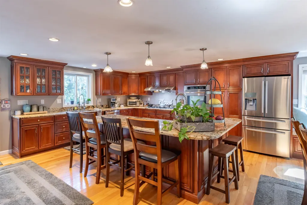 25 Teloian Drive Hudson NH 03051