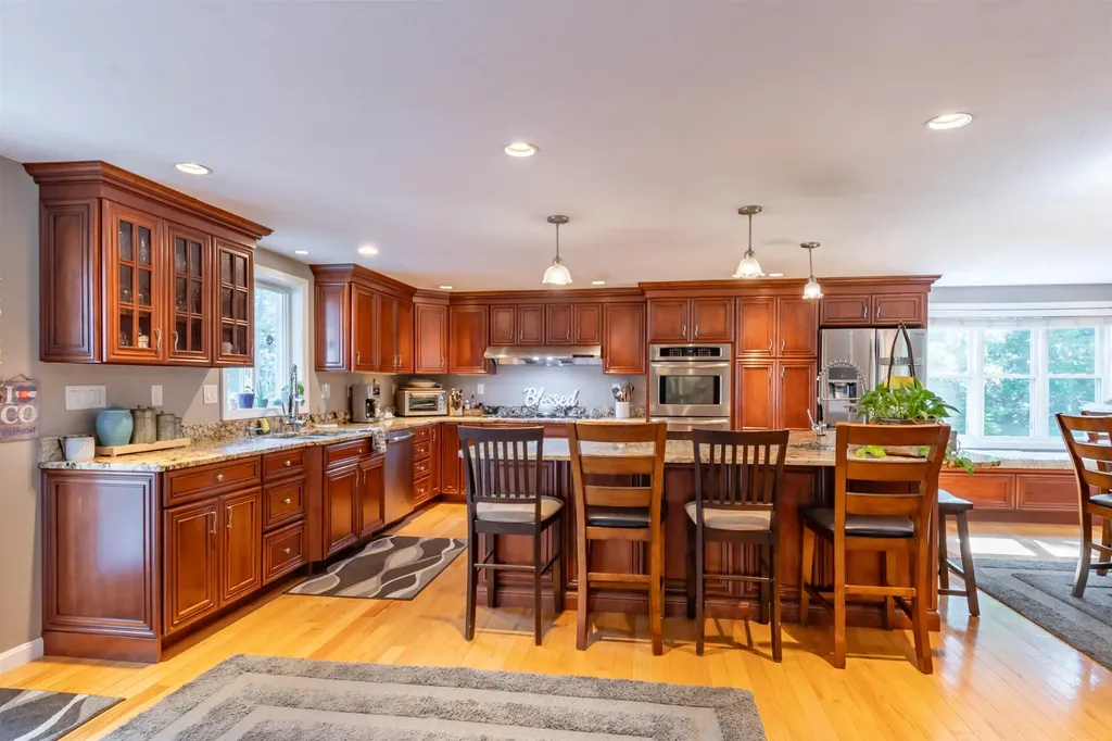 25 Teloian Drive Hudson NH 03051