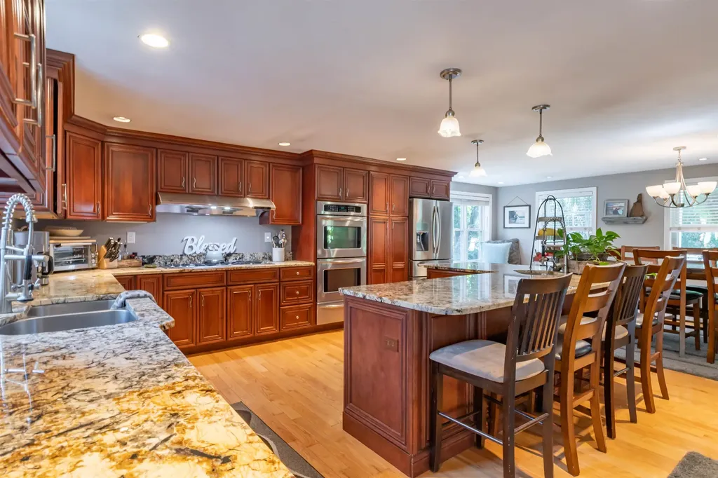 25 Teloian Drive Hudson NH 03051