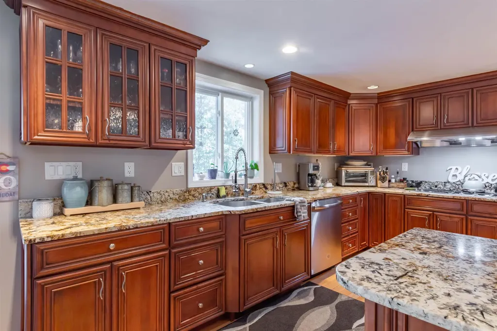 25 Teloian Drive Hudson NH 03051