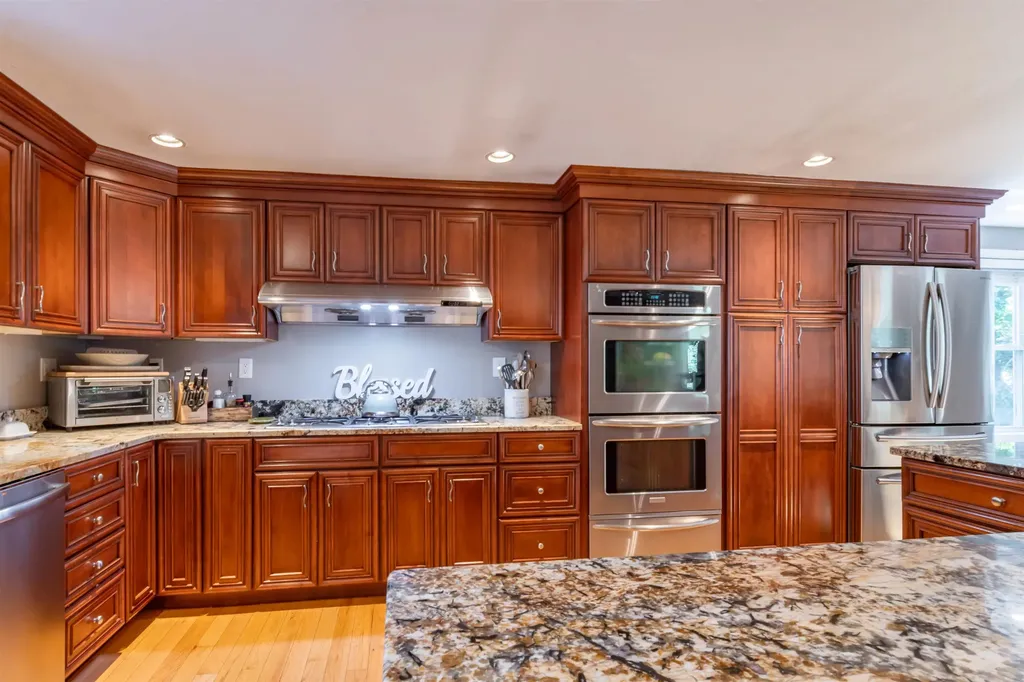 25 Teloian Drive Hudson NH 03051