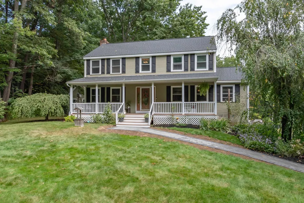 25 Teloian Drive Hudson NH 03051