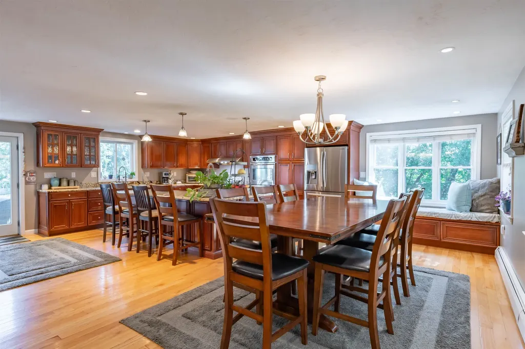 25 Teloian Drive Hudson NH 03051