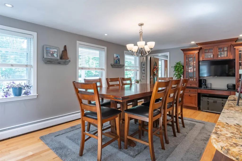 25 Teloian Drive Hudson NH 03051