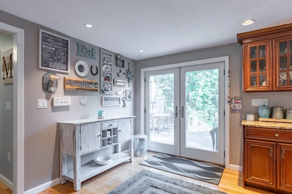 25 Teloian Drive Hudson NH 03051