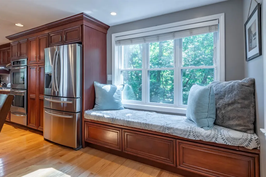 25 Teloian Drive Hudson NH 03051