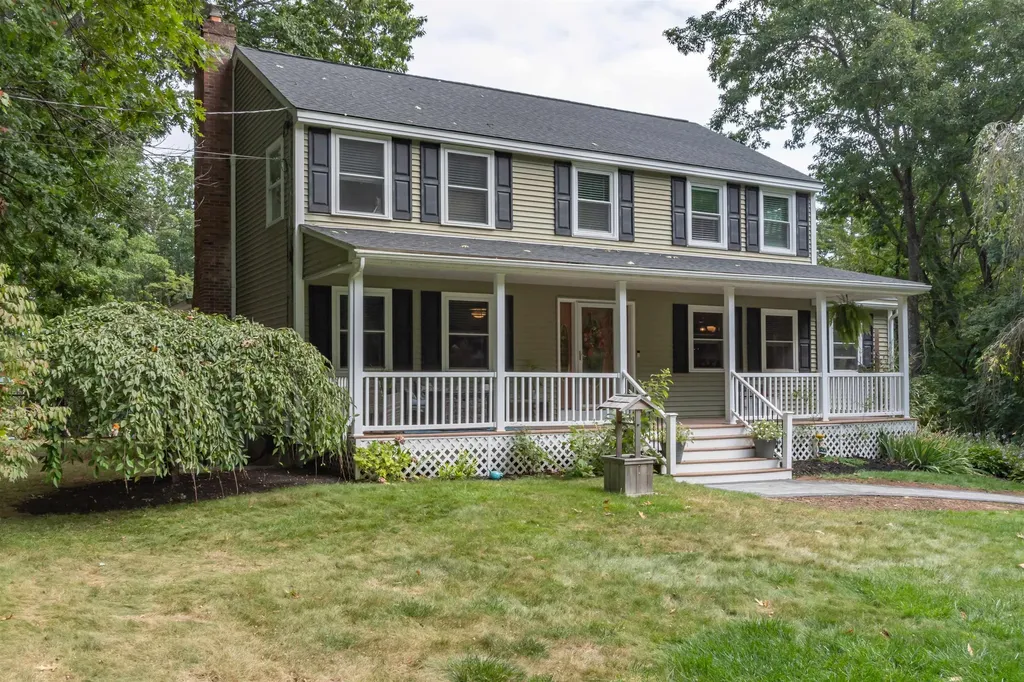 25 Teloian Drive Hudson NH 03051