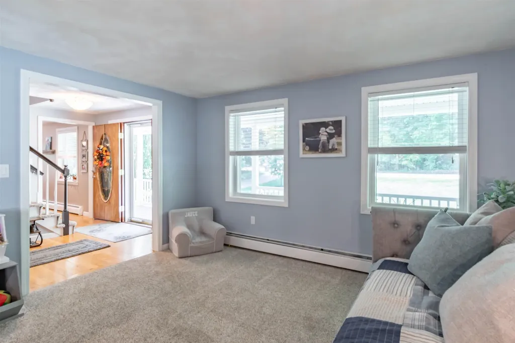 25 Teloian Drive Hudson NH 03051