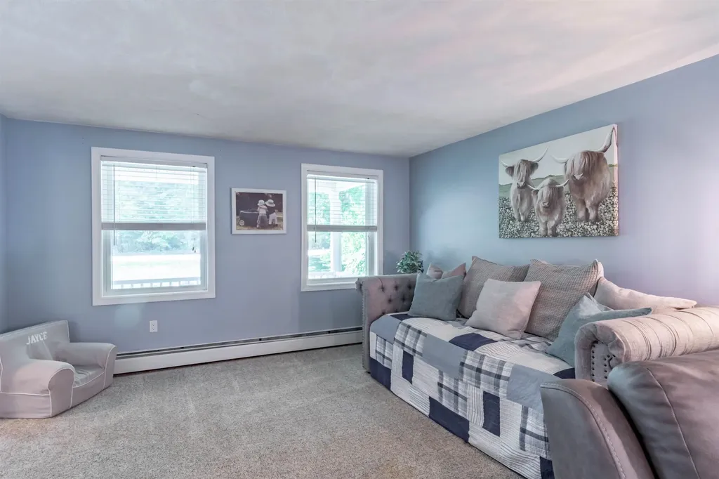 25 Teloian Drive Hudson NH 03051