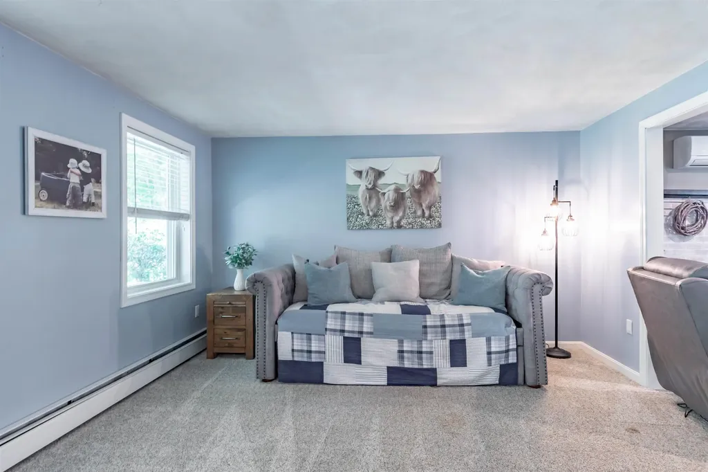 25 Teloian Drive Hudson NH 03051