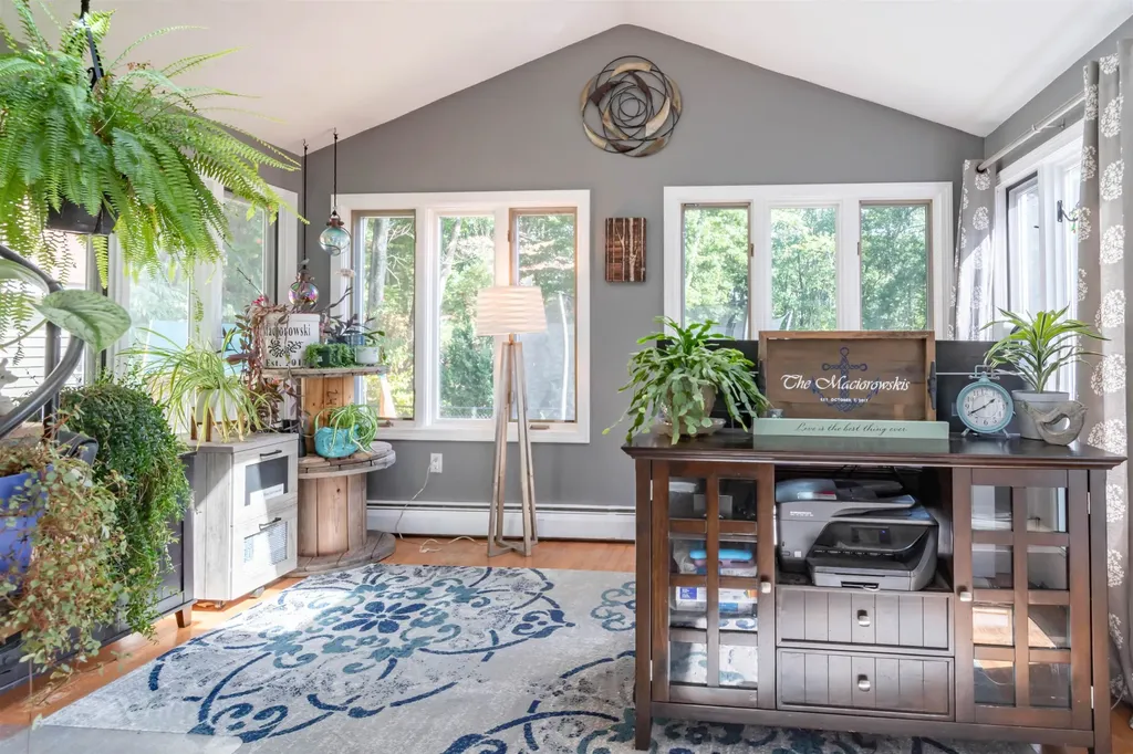 25 Teloian Drive Hudson NH 03051