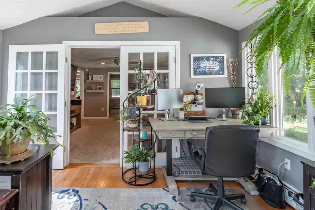 25 Teloian Drive Hudson NH 03051