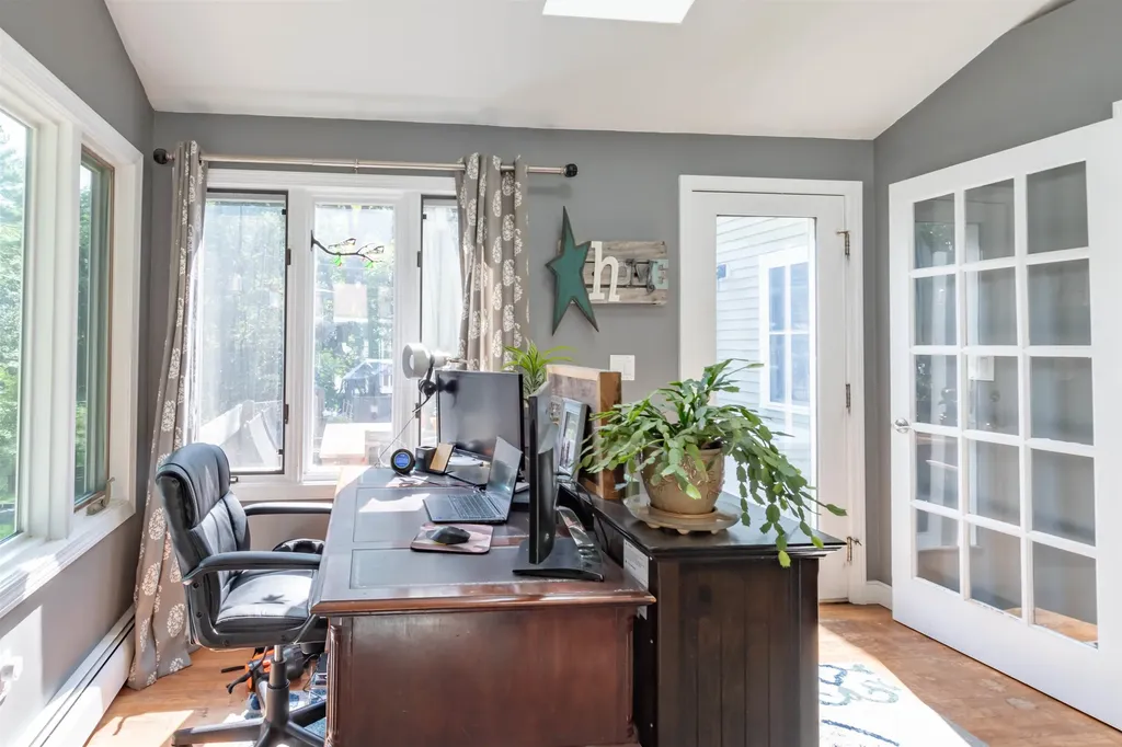 25 Teloian Drive Hudson NH 03051