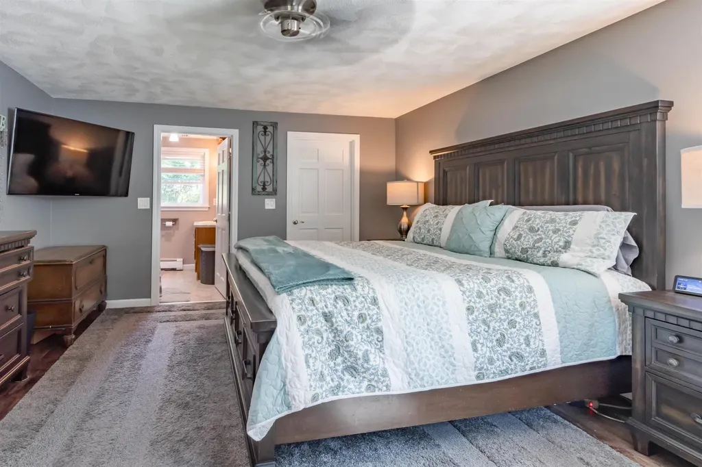 25 Teloian Drive Hudson NH 03051