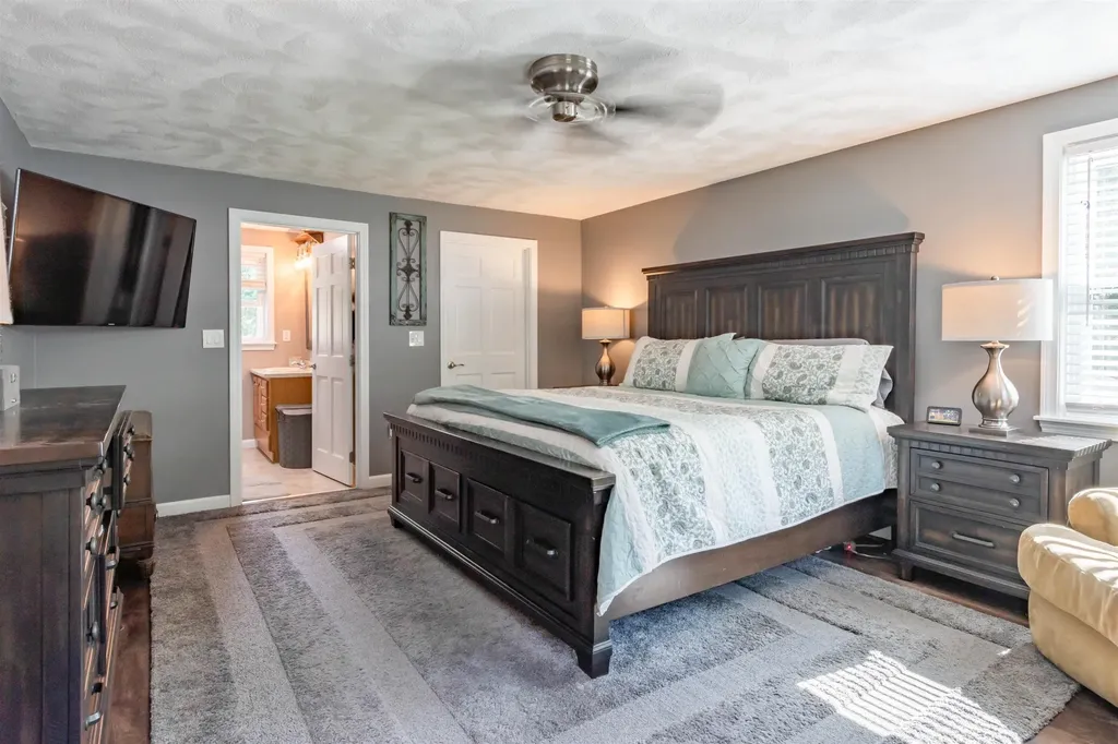 25 Teloian Drive Hudson NH 03051