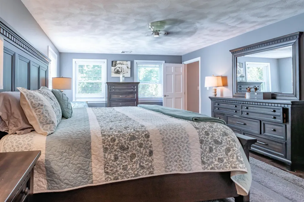 25 Teloian Drive Hudson NH 03051