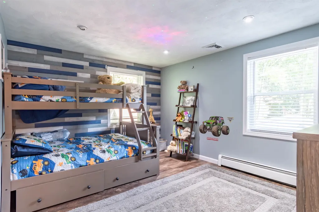 25 Teloian Drive Hudson NH 03051