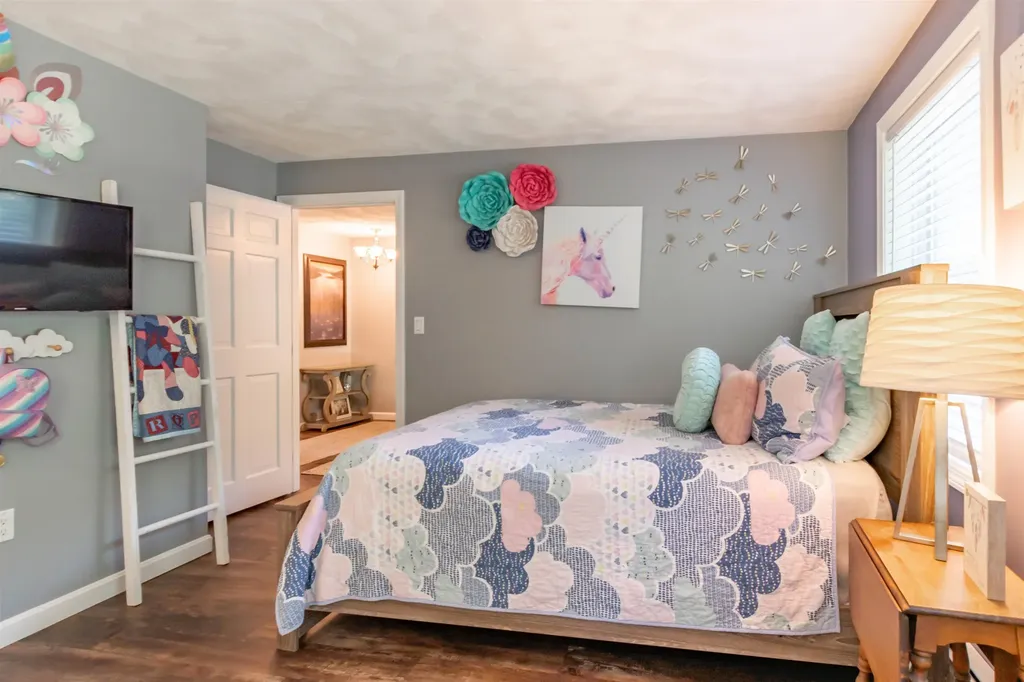 25 Teloian Drive Hudson NH 03051