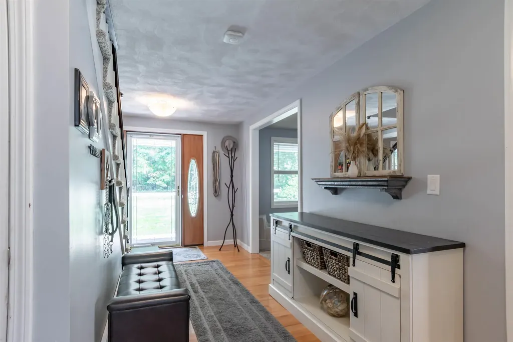 25 Teloian Drive Hudson NH 03051