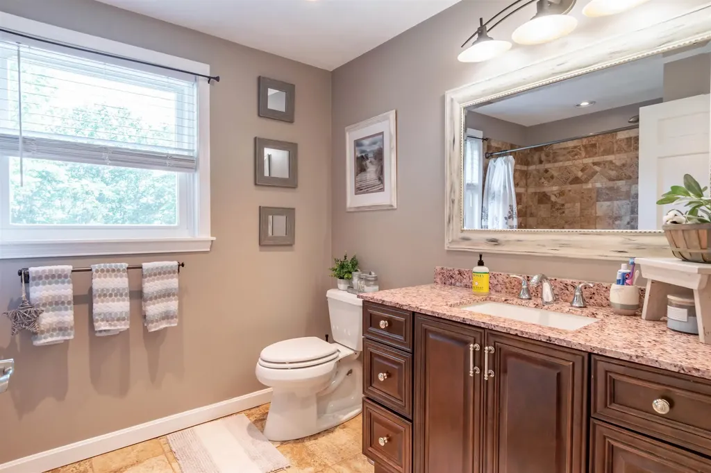 25 Teloian Drive Hudson NH 03051