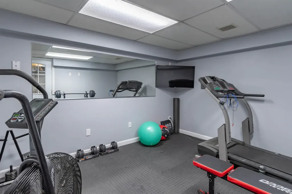 25 Teloian Drive Hudson NH 03051