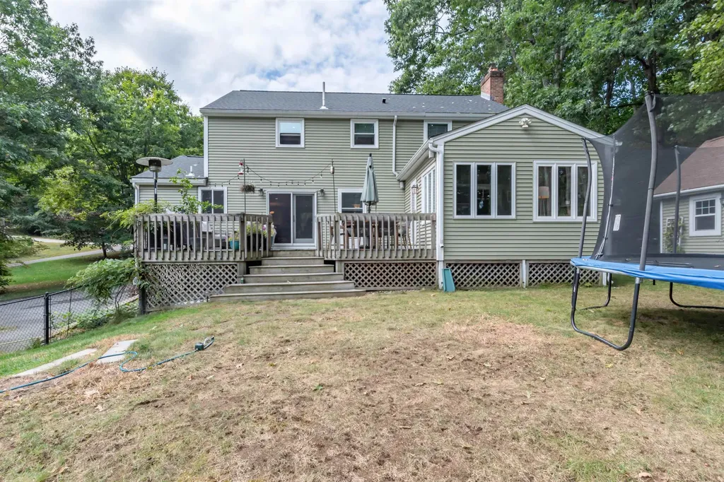 25 Teloian Drive Hudson NH 03051