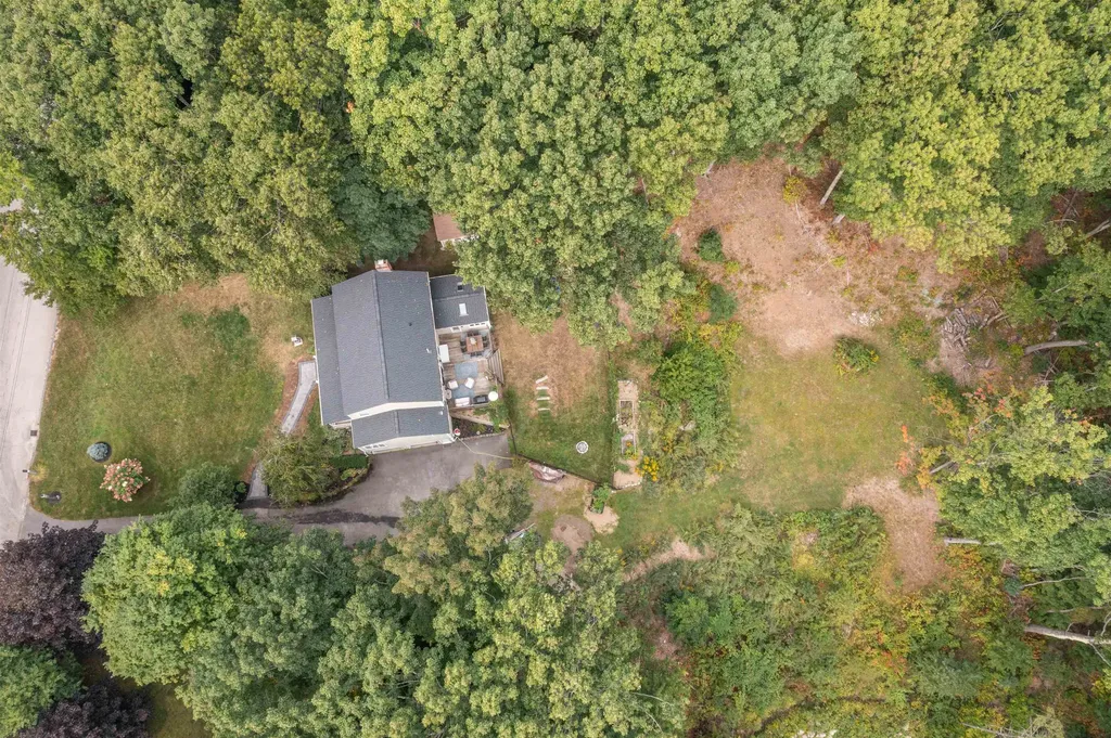 25 Teloian Drive Hudson NH 03051