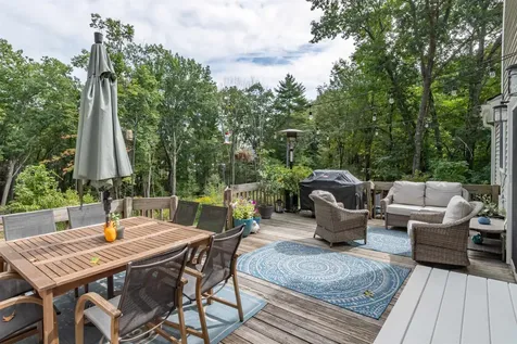 25 Teloian Drive Hudson NH 03051