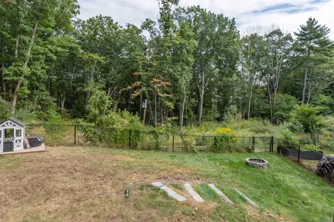 25 Teloian Drive Hudson NH 03051