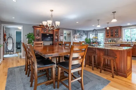 25 Teloian Drive Hudson NH 03051