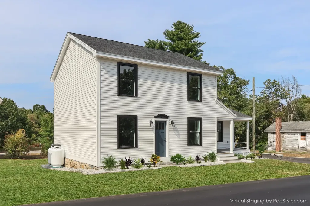 19 Old Manchester Road Raymond NH 03077