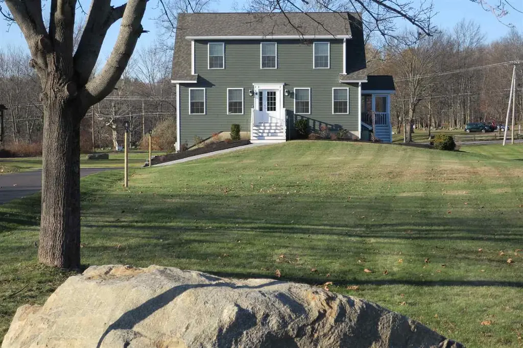 4 Red Gate Drive Kingston NH 03848