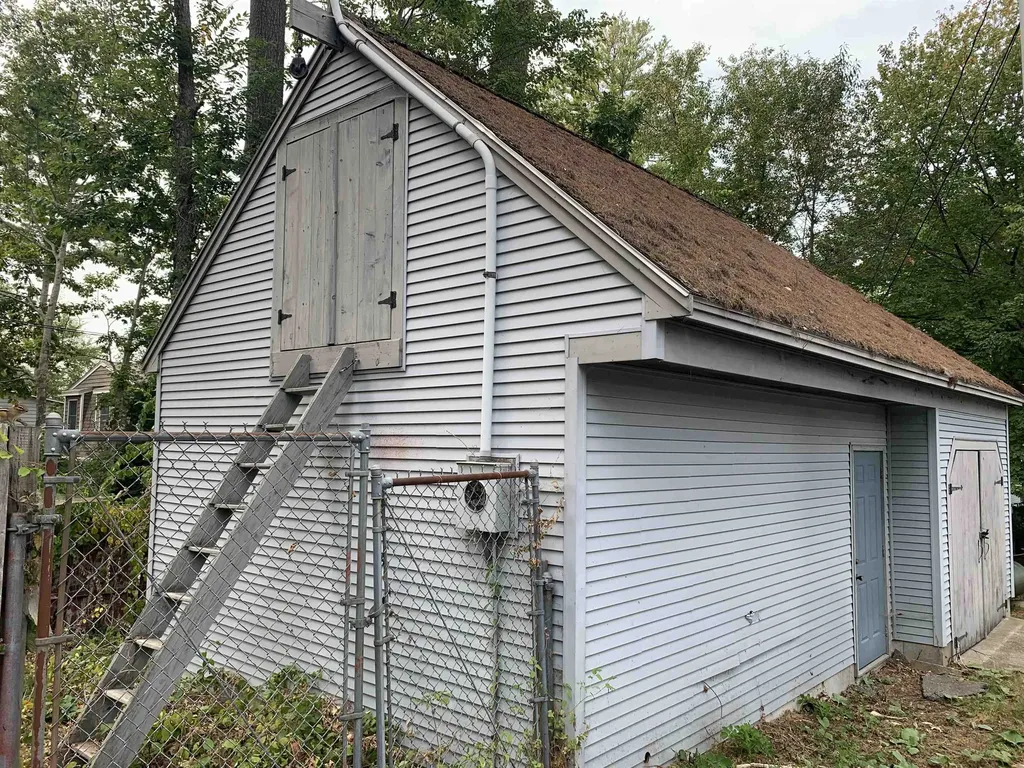 28 Beaver Lake Avenue Derry NH 03038