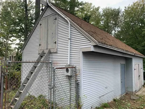 28 Beaver Lake Avenue Derry NH 03038