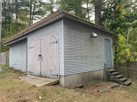 28 Beaver Lake Avenue Derry NH 03038