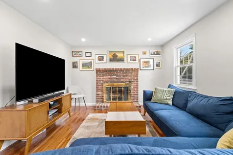 71 Scobie Pond Road Derry NH 03038