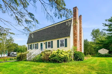 71 Scobie Pond Road Derry NH 03038