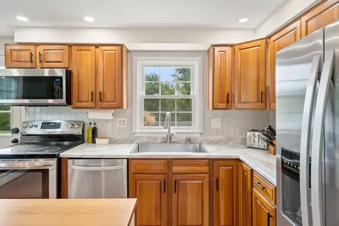 71 Scobie Pond Road Derry NH 03038