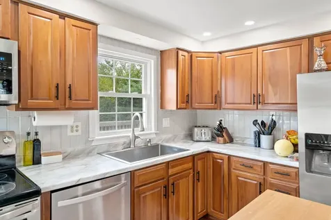 71 Scobie Pond Road Derry NH 03038