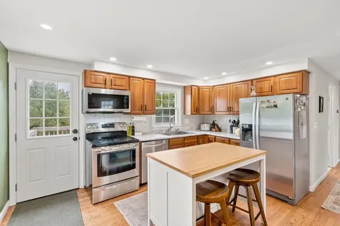 71 Scobie Pond Road Derry NH 03038