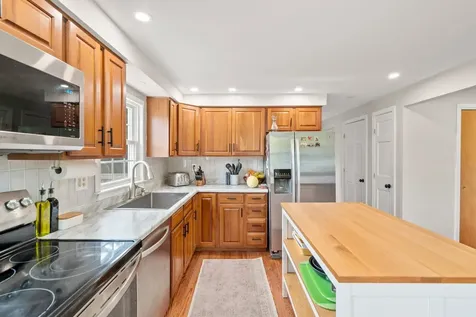 71 Scobie Pond Road Derry NH 03038