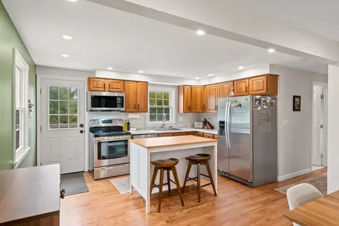 71 Scobie Pond Road Derry NH 03038