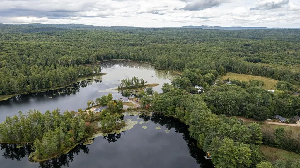 4 Downing Road New Durham NH 03855