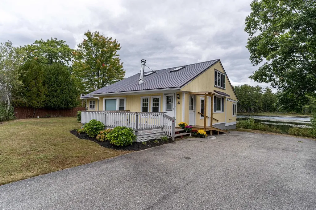4 Downing Road New Durham NH 03855