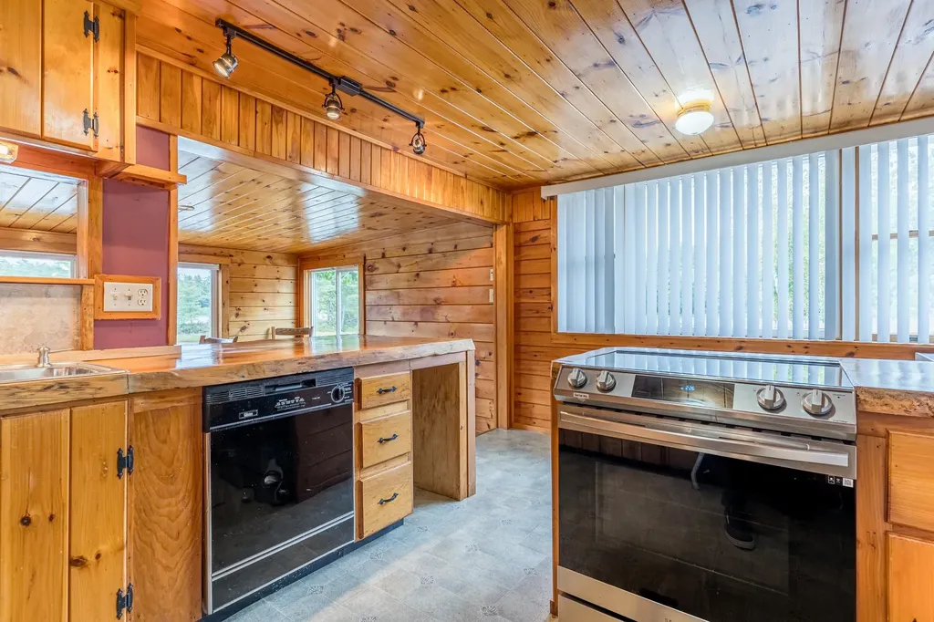 4 Downing Road New Durham NH 03855