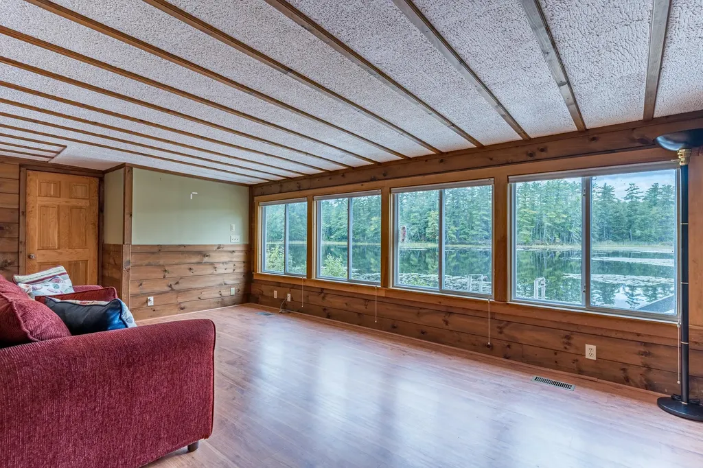 4 Downing Road New Durham NH 03855